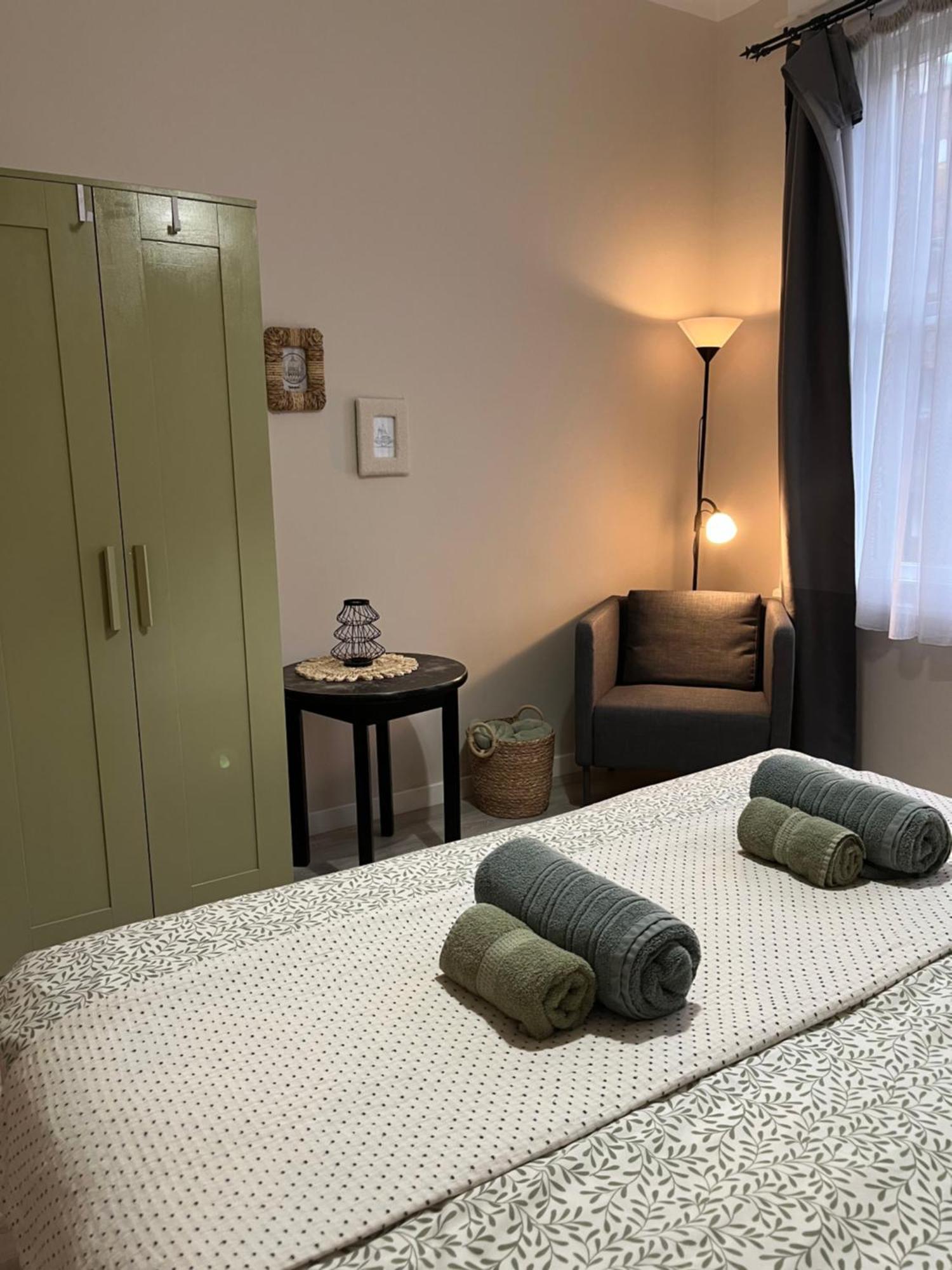 Larix Apartman Budapest Exteriör bild