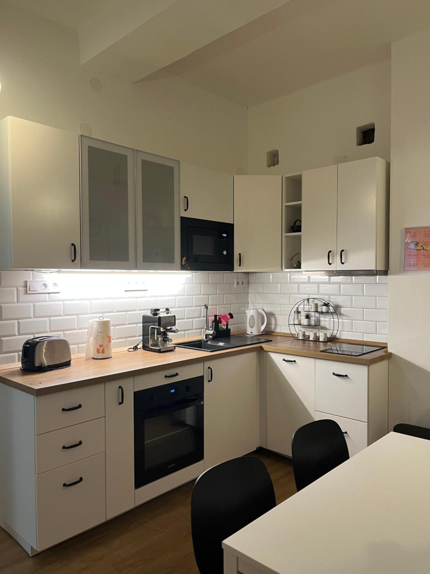Larix Apartman Budapest Exteriör bild